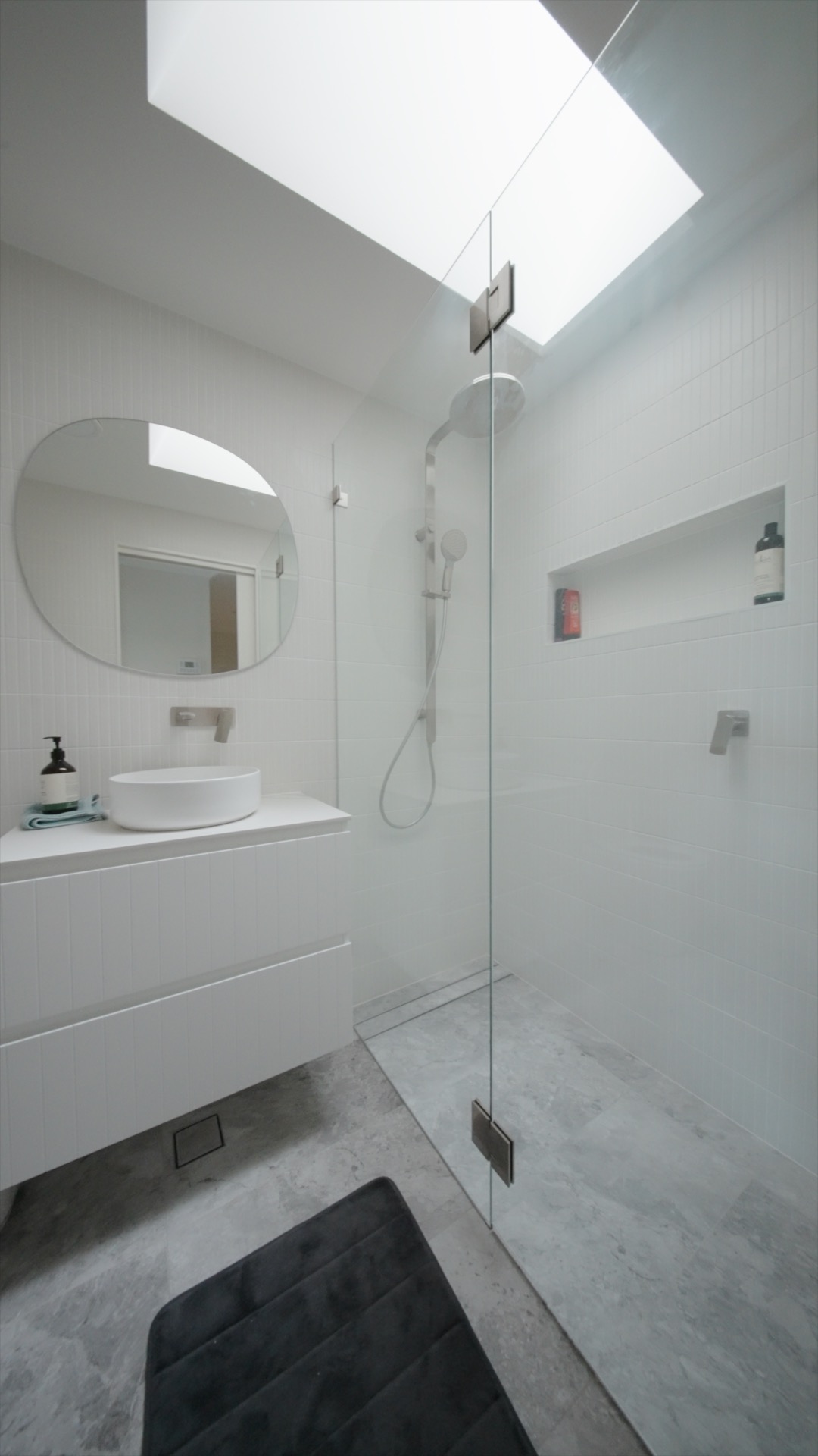 Bathroom with natural light at the Avoca renovation by Halo Building Projects
